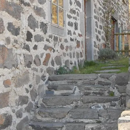 Casa di campagna Maison En Pierres Avec Terrain Près Du Massif Du Mézenc, Idéale Pour Un Nature En Famille - Fr-1-582-267